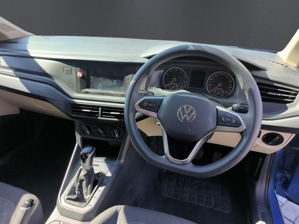 Volkswagen Polo Sedan 1.6 Tiptronic