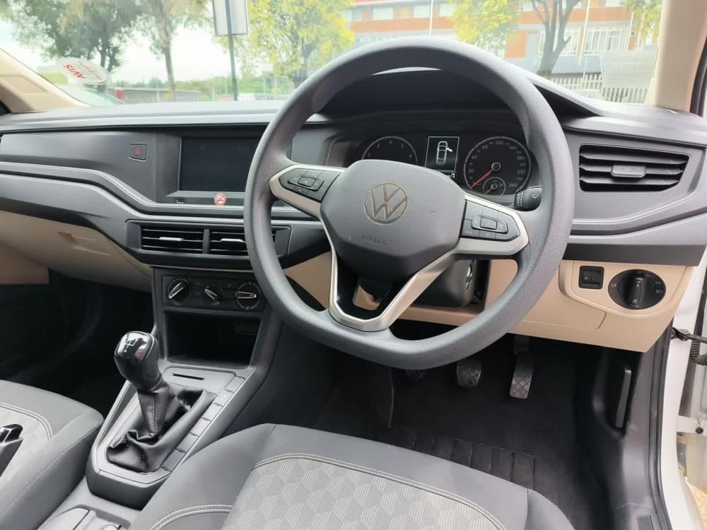 Volkswagen Polo Sedan 1.6 Base