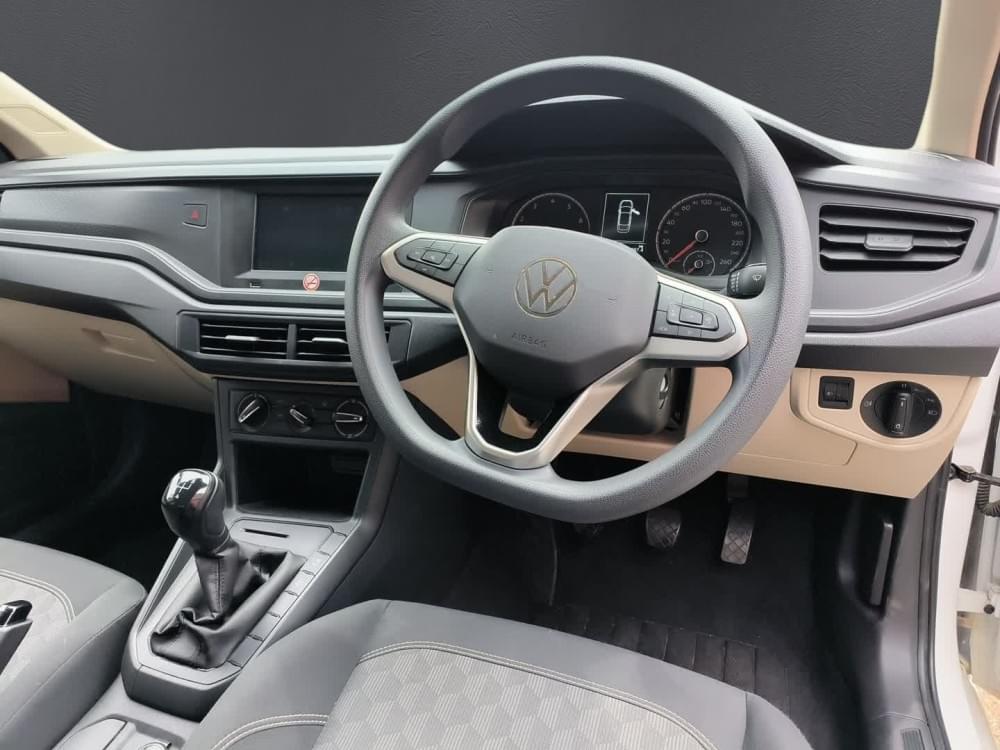 Volkswagen Polo Sedan 1.6 Base