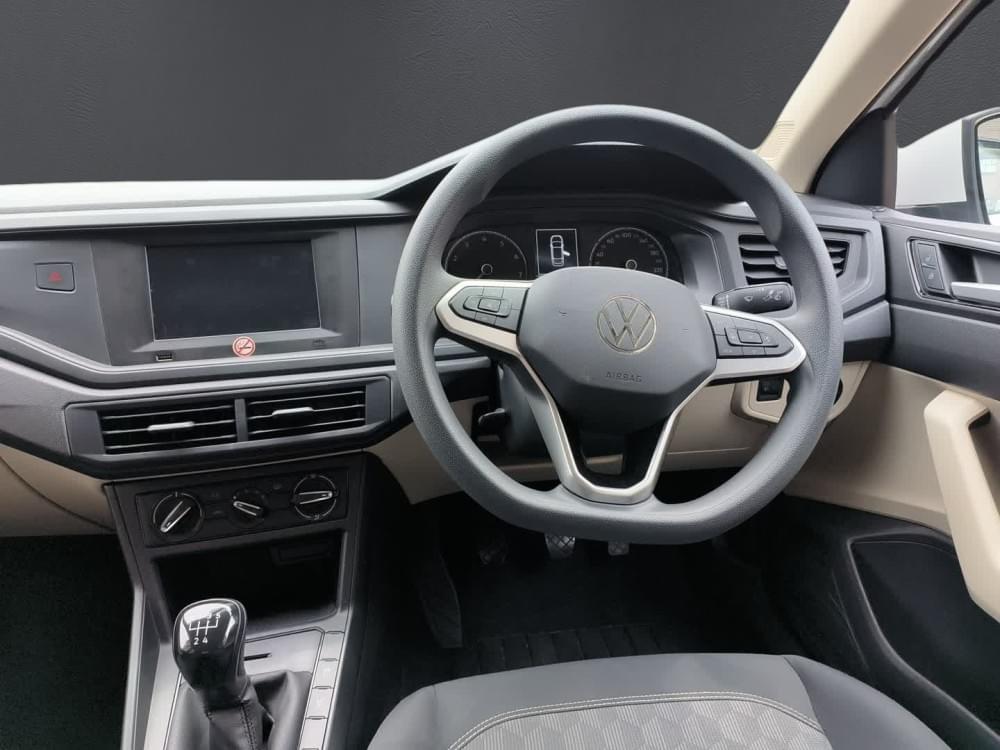 Volkswagen Polo Sedan 1.6 Base