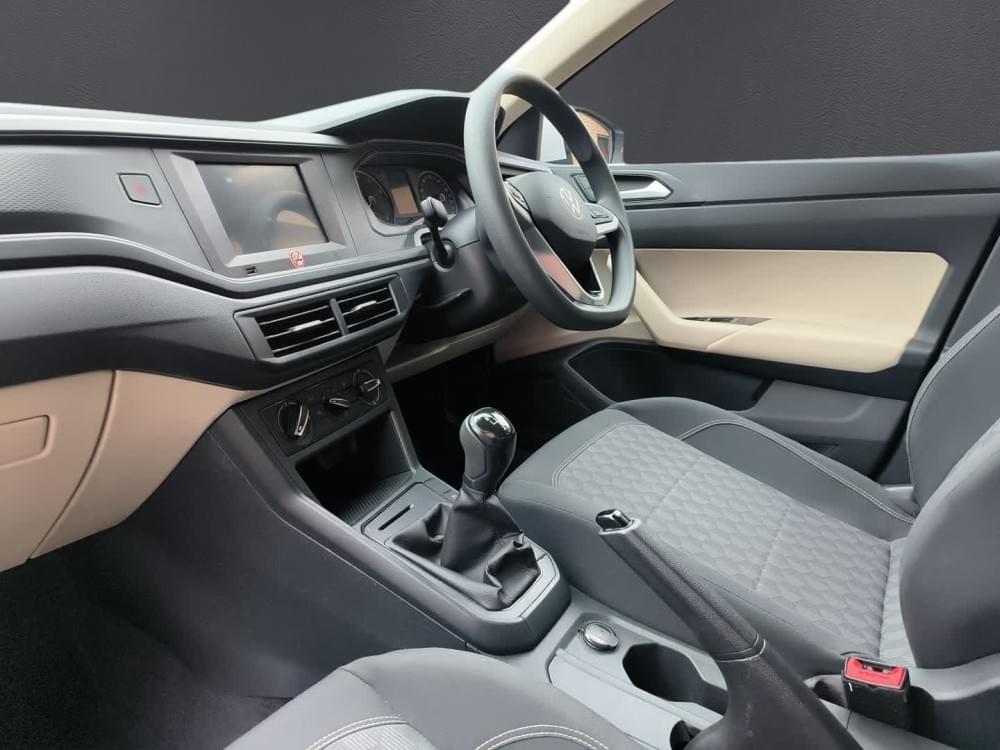 Volkswagen Polo Sedan 1.6 Base