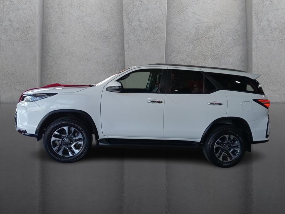Toyota Fortuner 2.4 Gd-6 Rb At