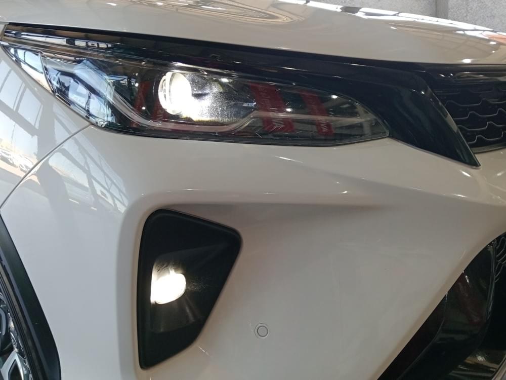 Toyota Fortuner 2.4 Gd-6 Rb At