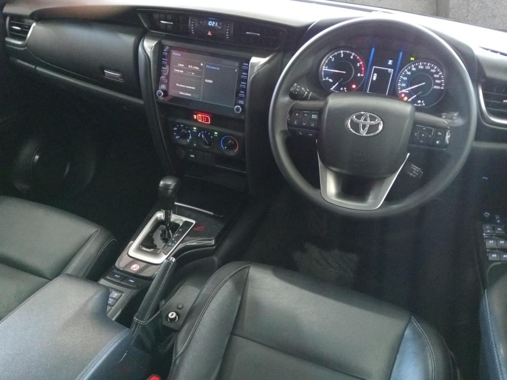 Toyota Fortuner 2.4 Gd-6 Rb At