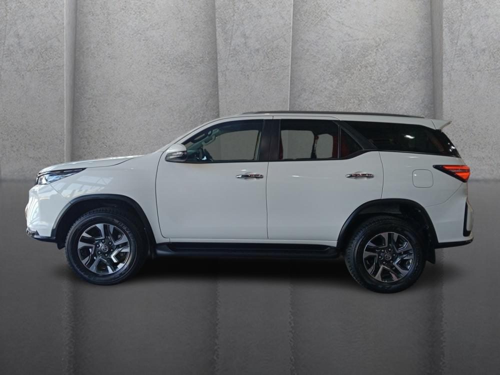 Toyota Fortuner 2.4 Gd-6 Rb At