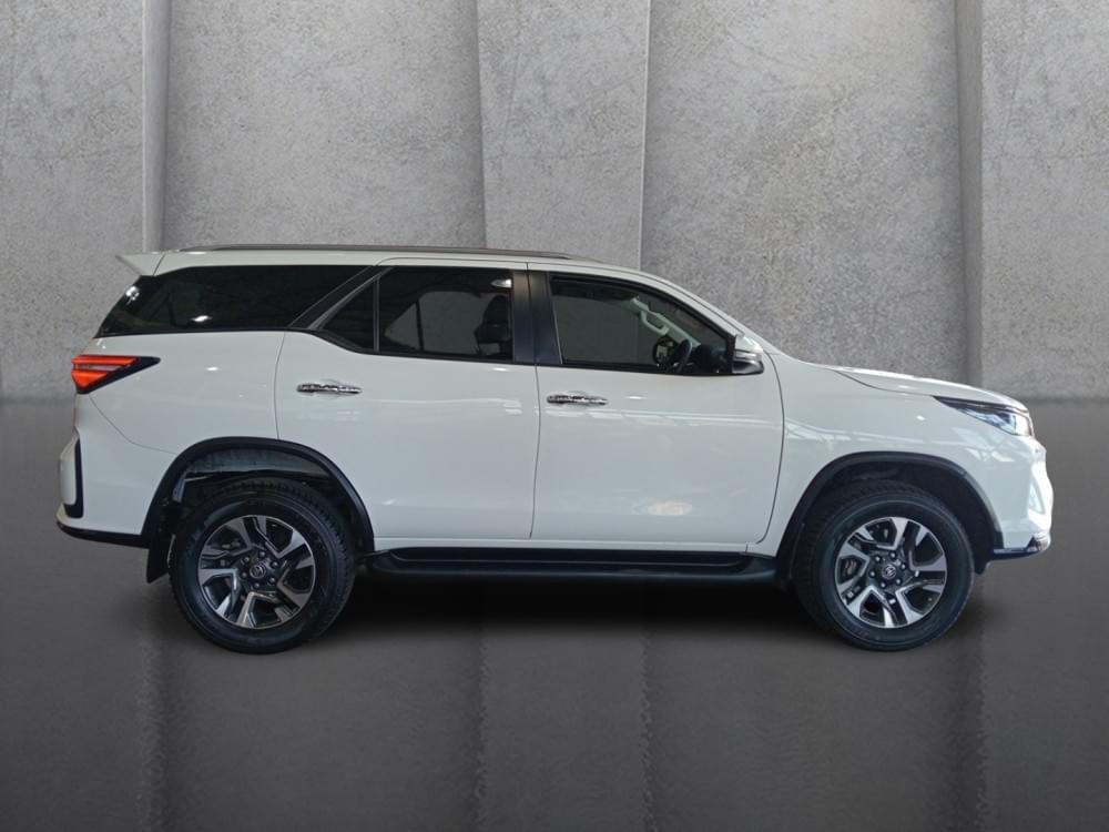 Toyota Fortuner 2.4 Gd-6 Rb At