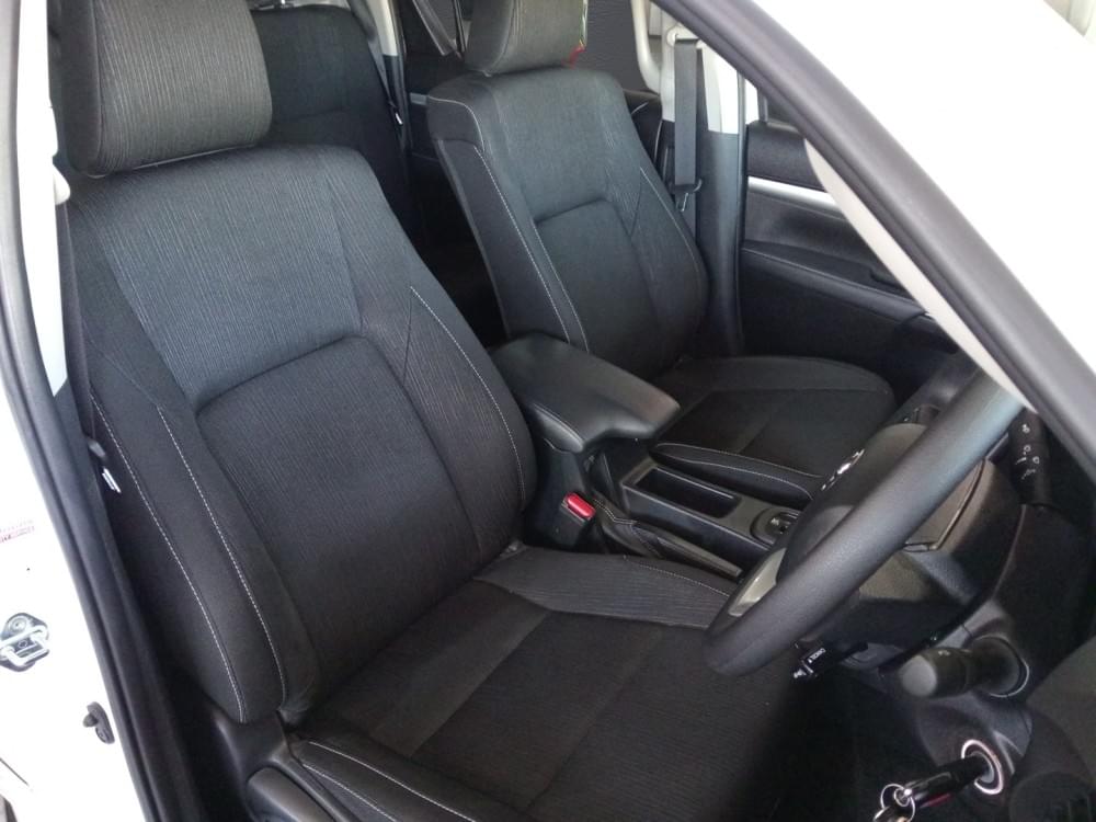 Toyota Hilux 2.4 Gd-6 Raider D Cab At