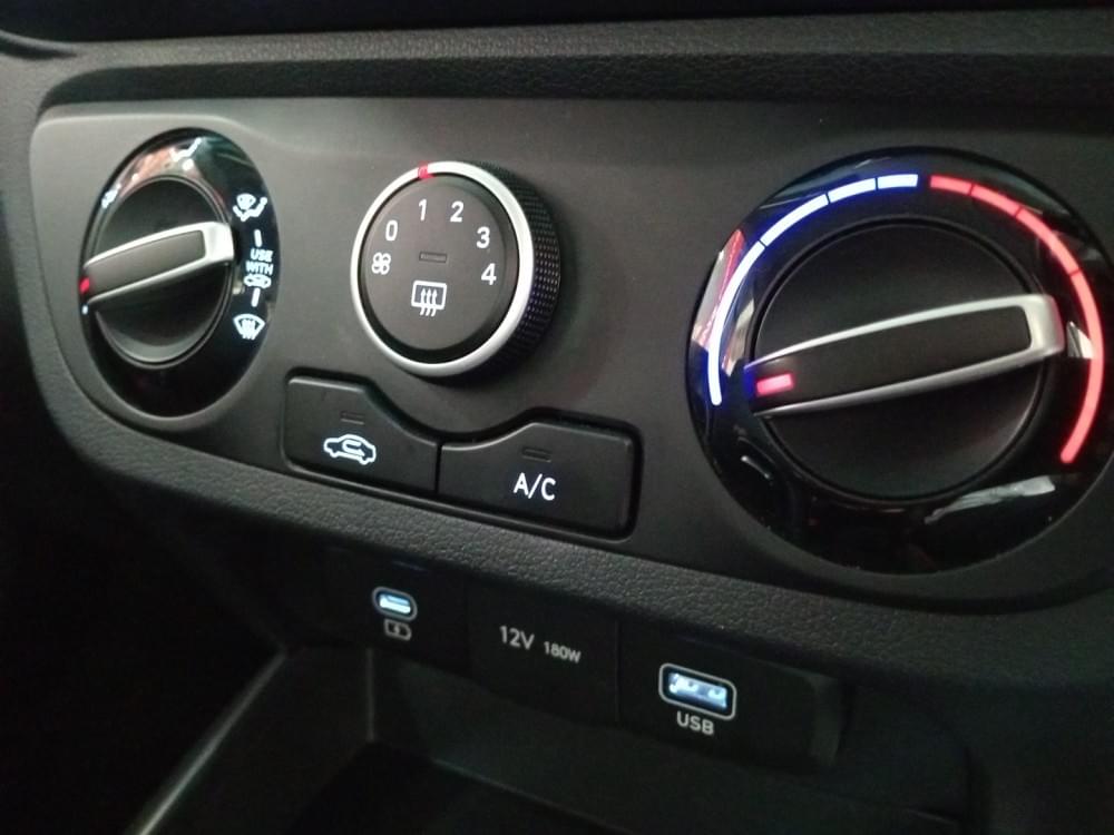 Hyundai N/A 1.2 Premium At