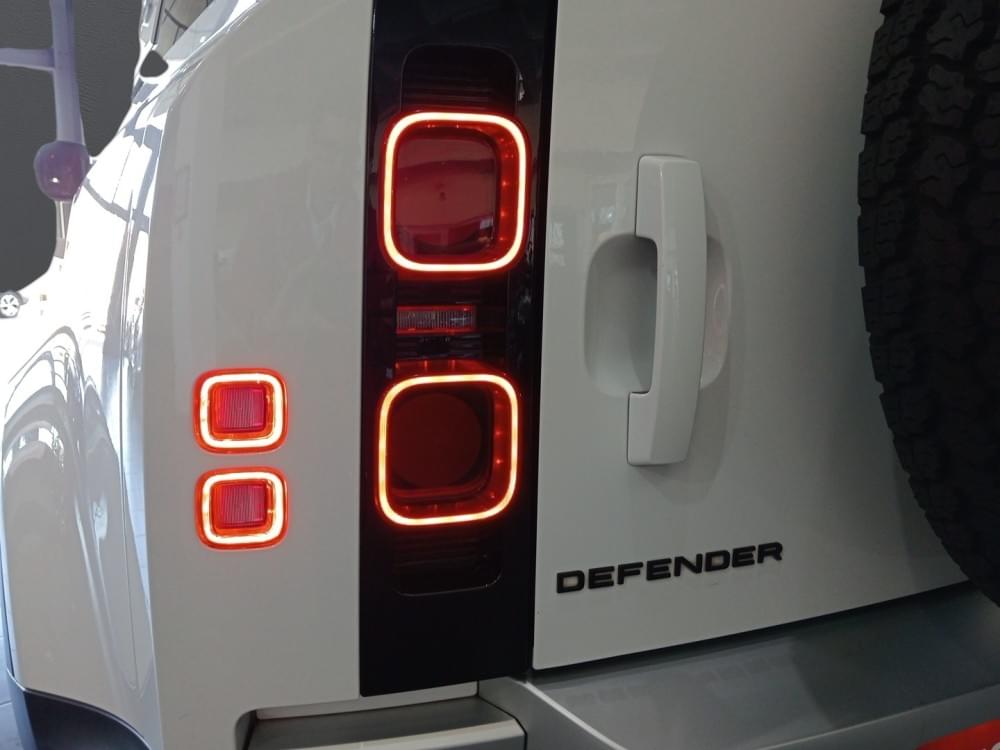 Land Rover Defender 110 D250 Se Awd (183Kw)