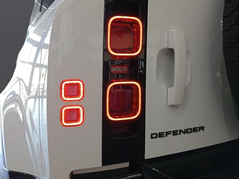 Land Rover Defender 110 3.0D D250 X-Dynamic Se (183Kw)