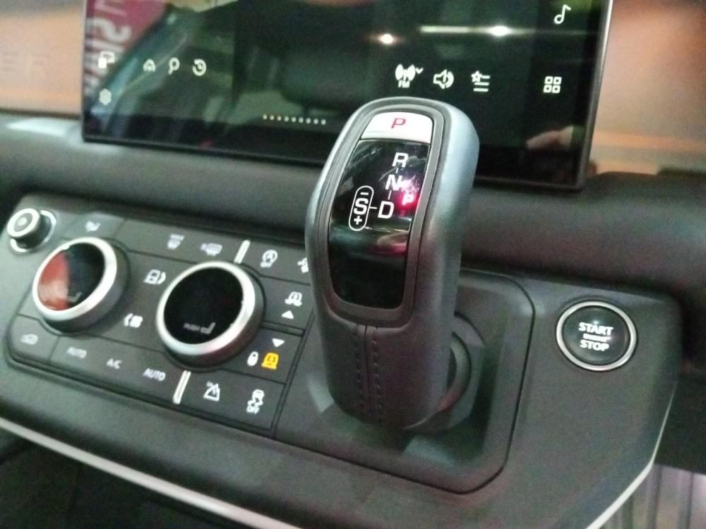 Land Rover Defender 110 D300 X-Dynamic Hse Awd (221Kw)