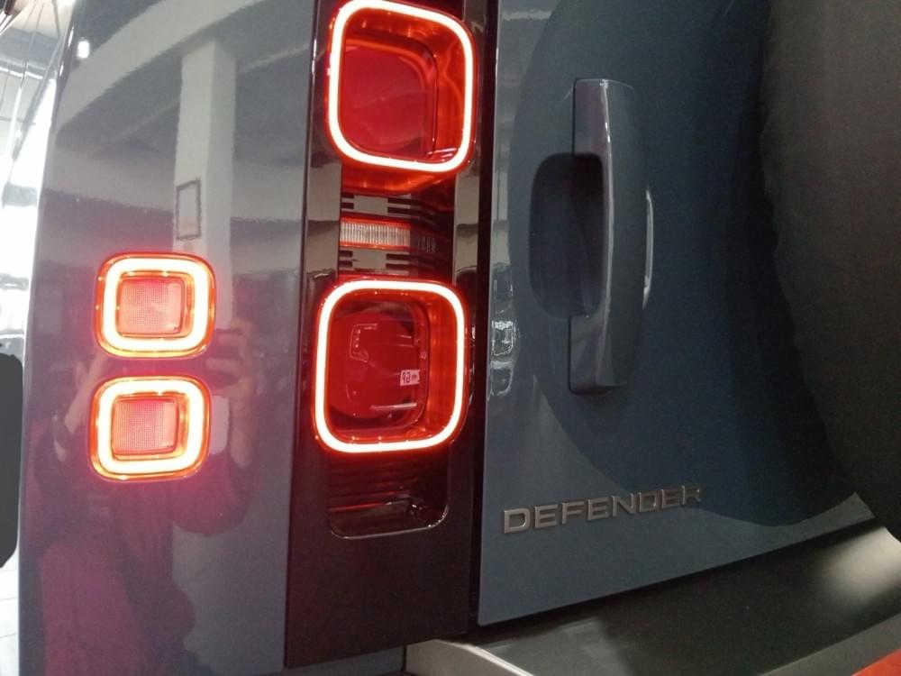 Land Rover Defender 110 D300 X-Dynamic Hse Awd (221Kw)