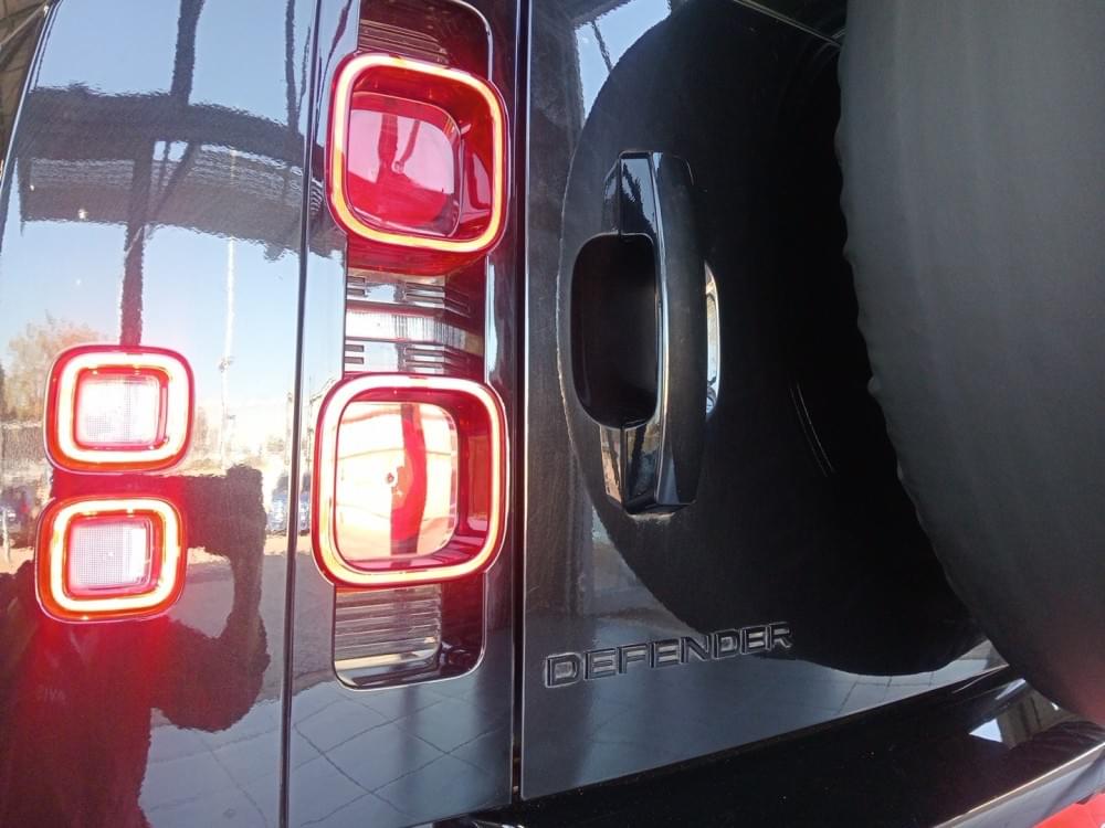 Land Rover Defender 110 D300 X-Dynamic Hse Awd (221Kw)