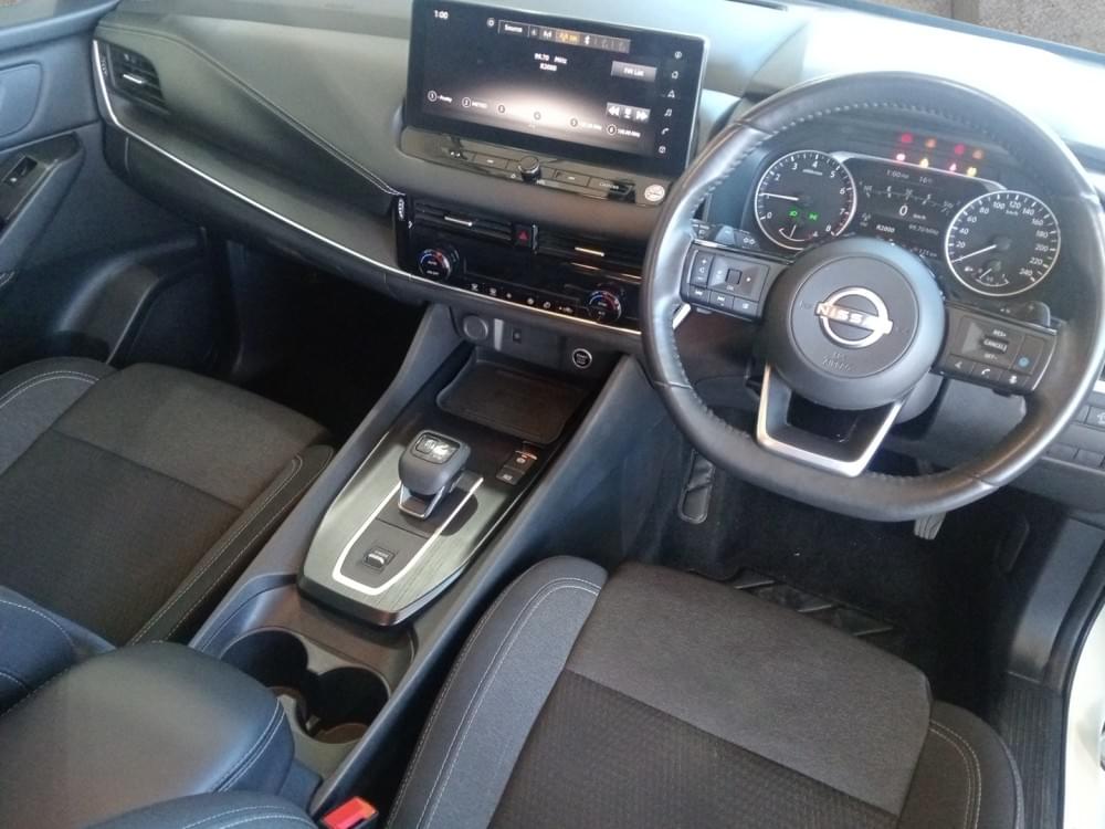 Nissan Qashqai 1.3T Acenta Xtronic 2-Tone