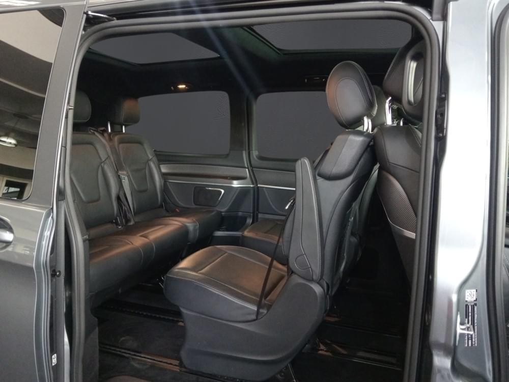 Mercedes Benz V-Class 300D Avantgarde + Amg Line