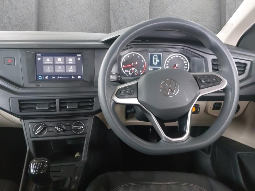 Volkswagen Polo Sedan 1.6 Base