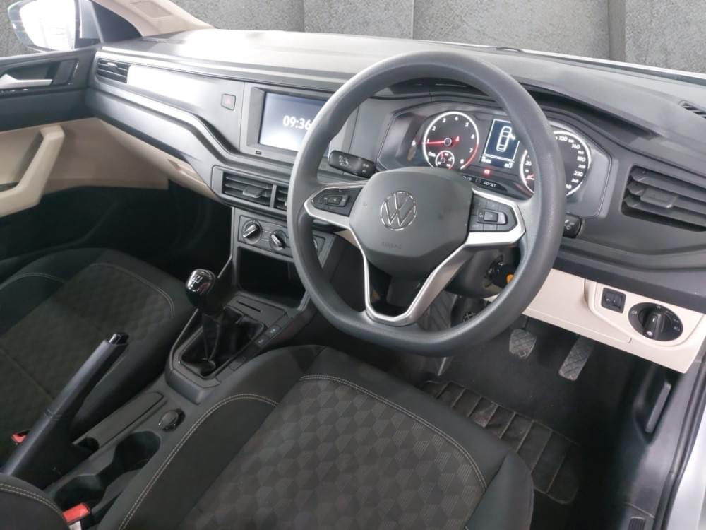 Volkswagen Polo Sedan 1.6 Base