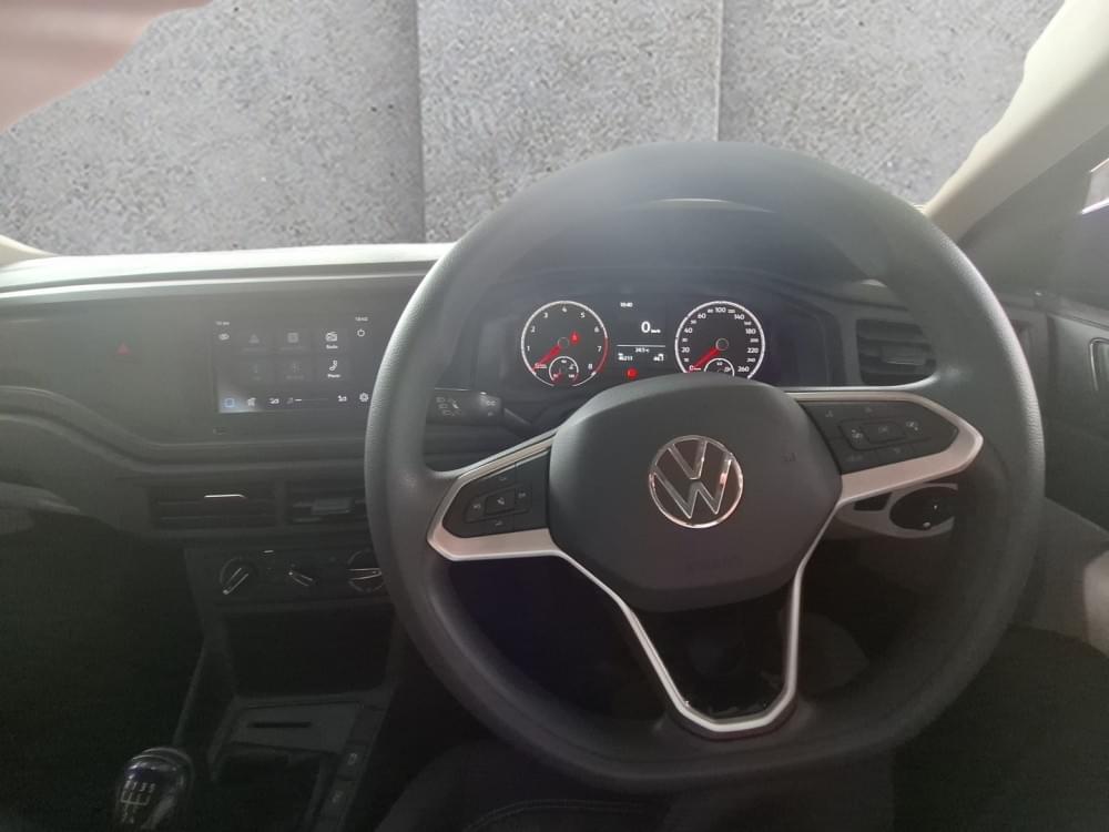 Volkswagen Polo Sedan 1.6 Base