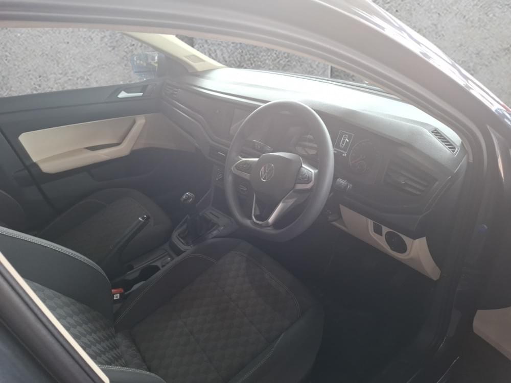 Volkswagen Polo Sedan 1.6 Base