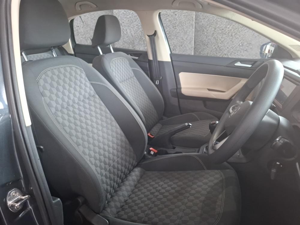 Volkswagen Polo Sedan 1.6 Base