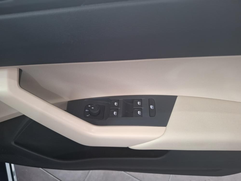 Volkswagen Polo Sedan 1.6 Base