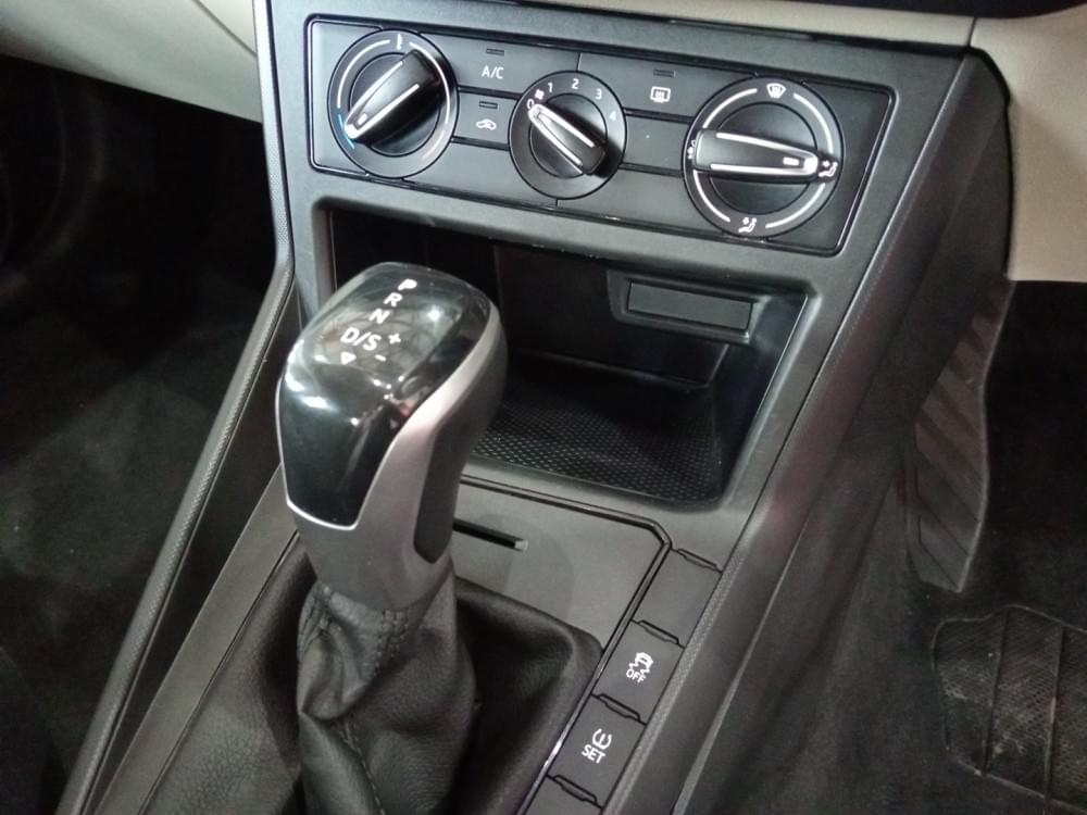 Volkswagen Polo Sedan 1.6 Tiptronic