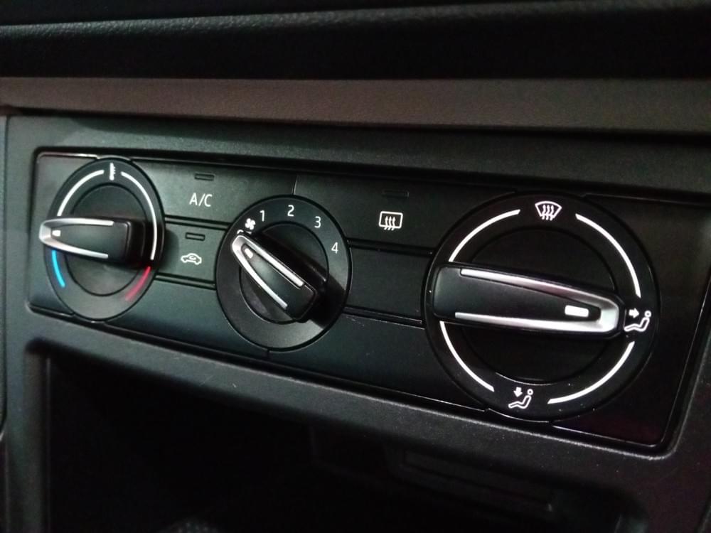 Volkswagen Polo Sedan 1.6 Base