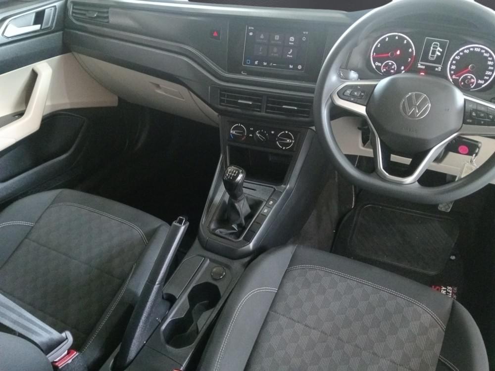 Volkswagen Polo Sedan 1.6 Base