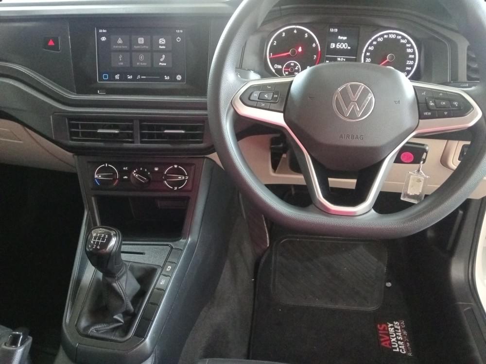 Volkswagen Polo Sedan 1.6 Base