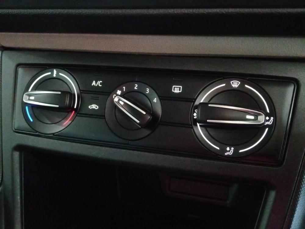 Volkswagen Polo Sedan 1.6 Base
