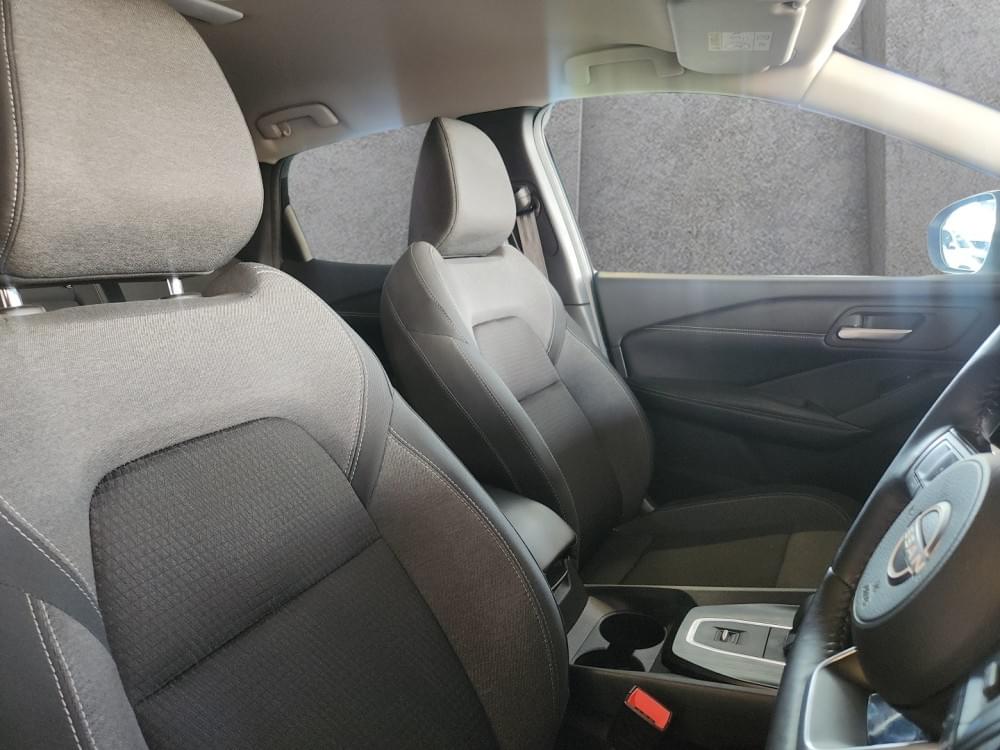 Nissan Qashqai 1.3T Acenta Xtronic 2-Tone