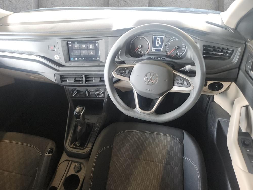 Volkswagen Polo Sedan 1.6 Base