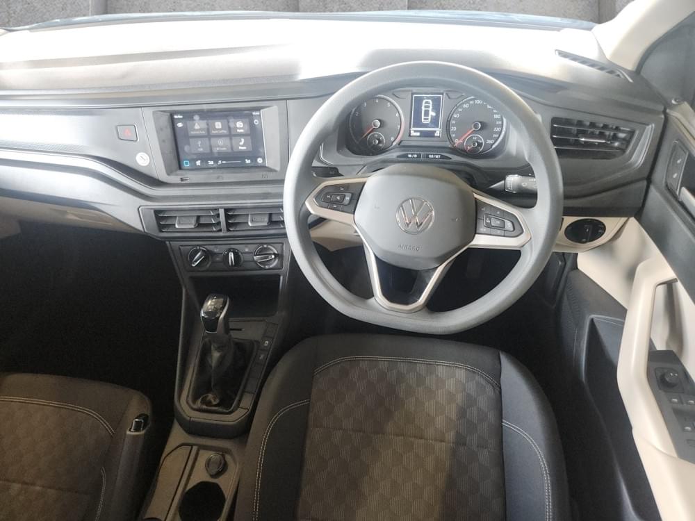 Volkswagen Polo Sedan 1.6 Base