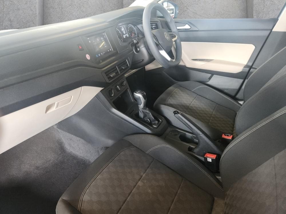 Volkswagen Polo Sedan 1.6 Base