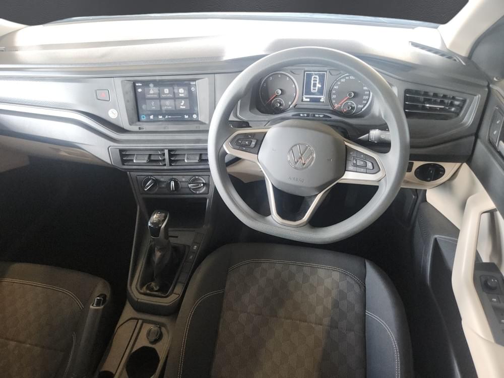 Volkswagen Polo Sedan 1.6 Base