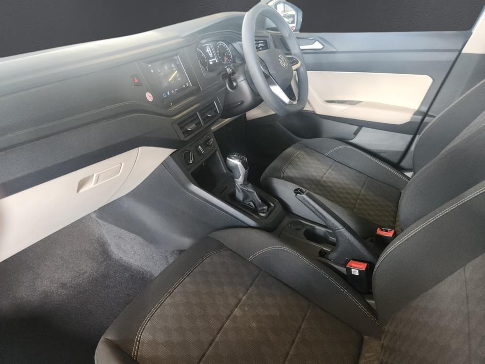 Volkswagen Polo Sedan 1.6 Base