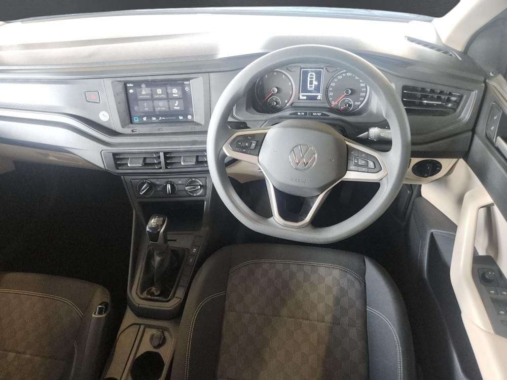 Volkswagen Polo Sedan 1.6 Base