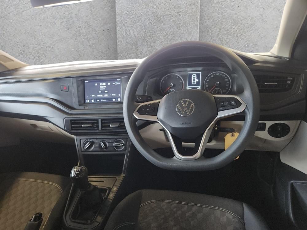 Volkswagen Polo Sedan 1.6 Base