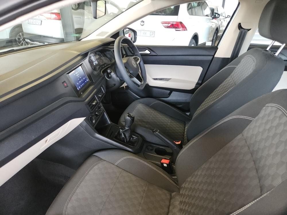 Volkswagen Polo Sedan 1.6 Base