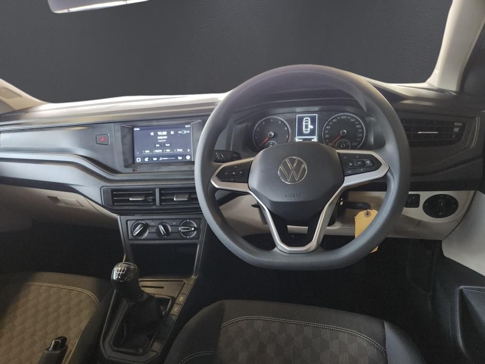 Volkswagen Polo Sedan 1.6 Base