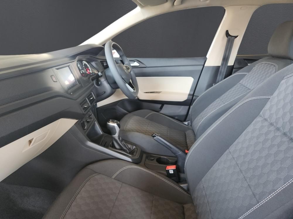 Volkswagen Polo Sedan 1.6 Base