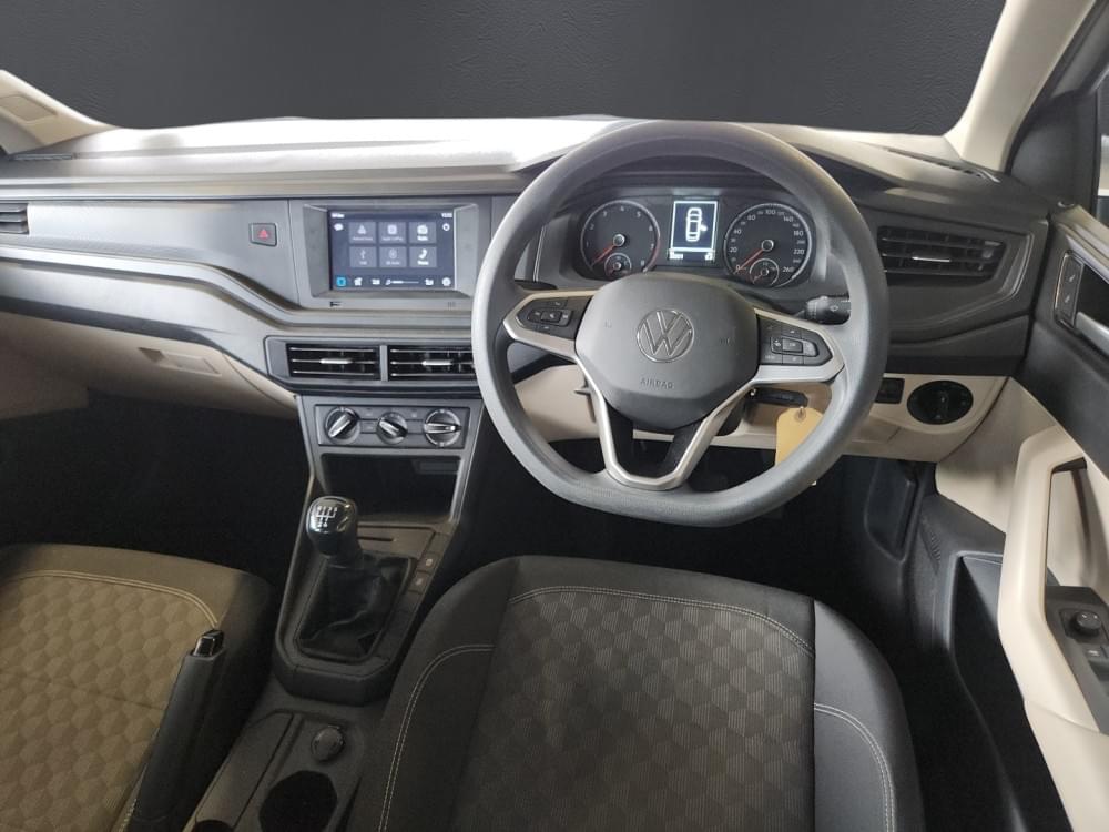 Volkswagen Polo Sedan 1.6 Base