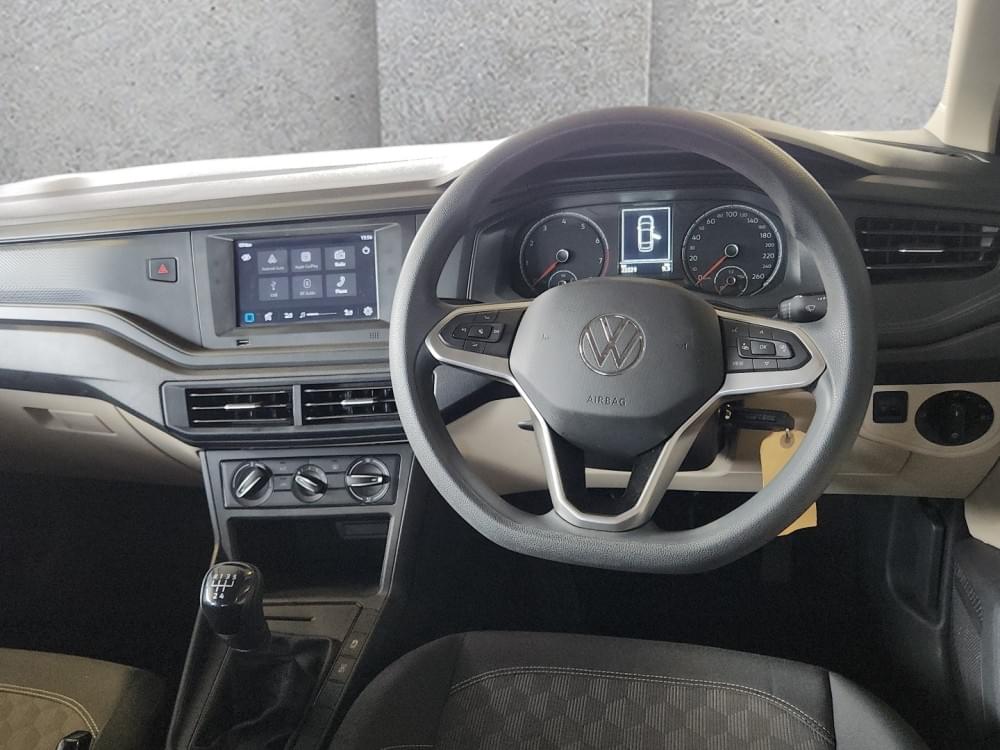 Volkswagen Polo Sedan 1.6 Base