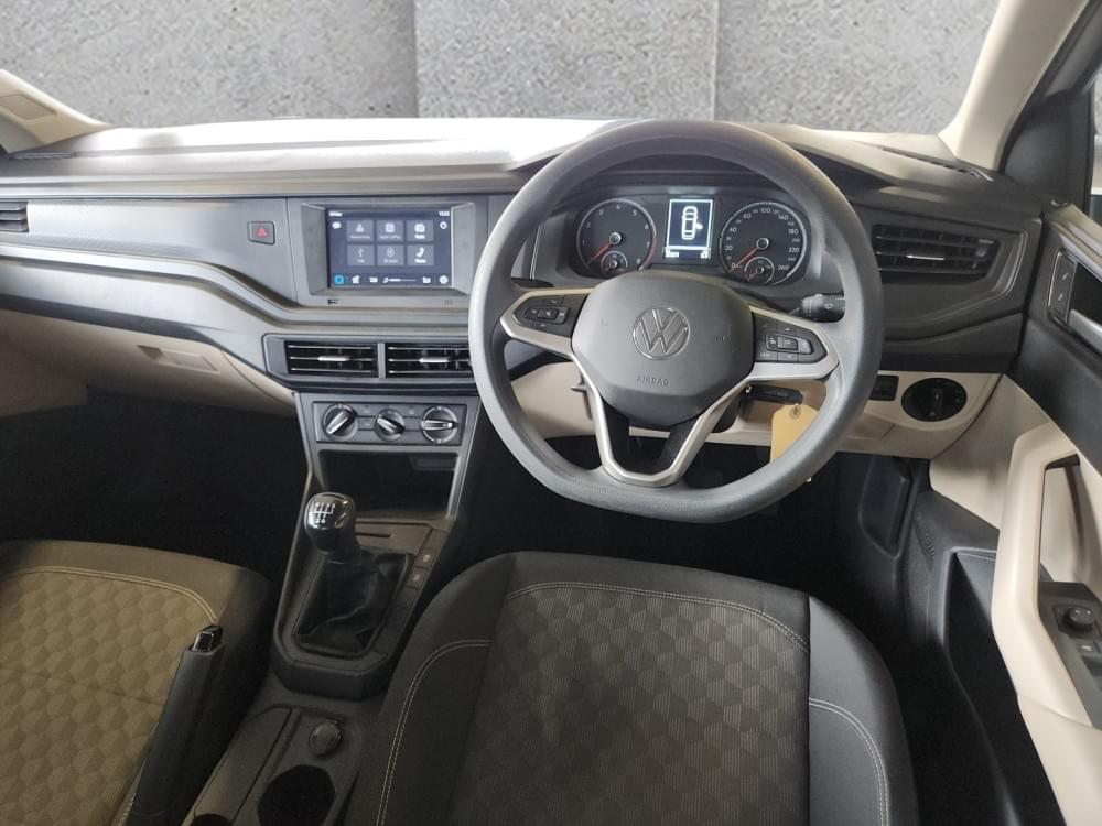 Volkswagen Polo Sedan 1.6 Base