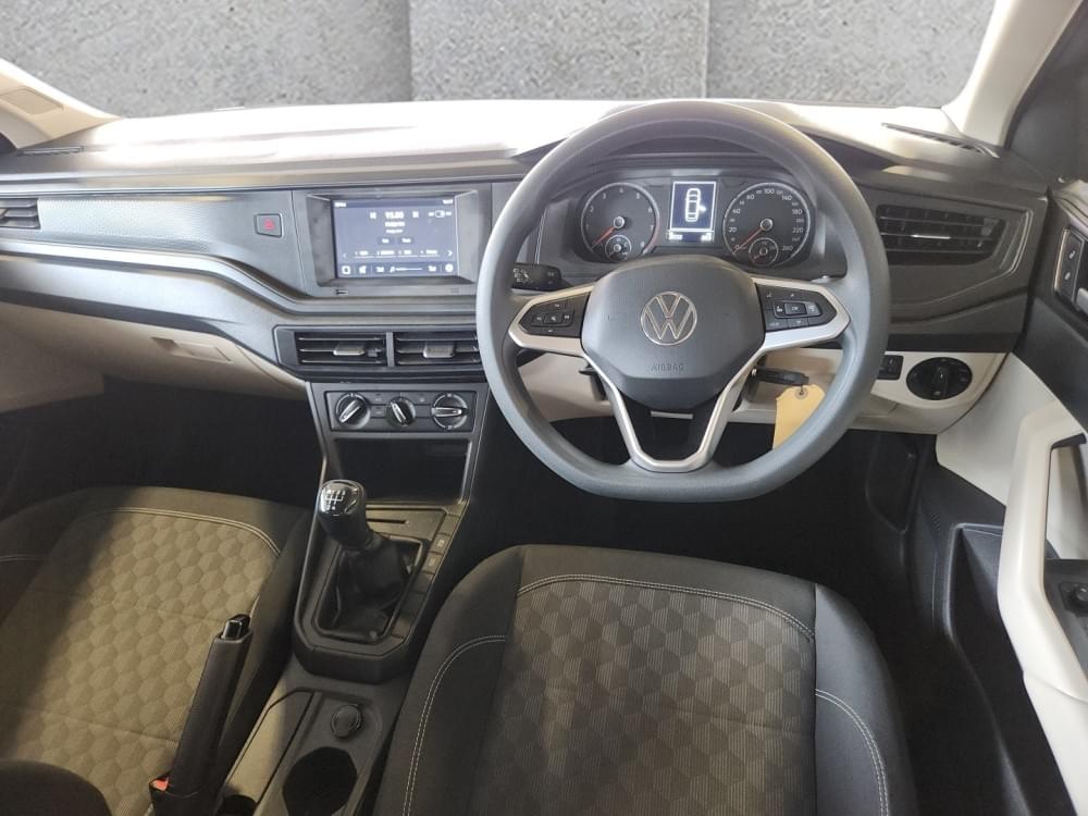 Volkswagen Polo Sedan 1.6 Base