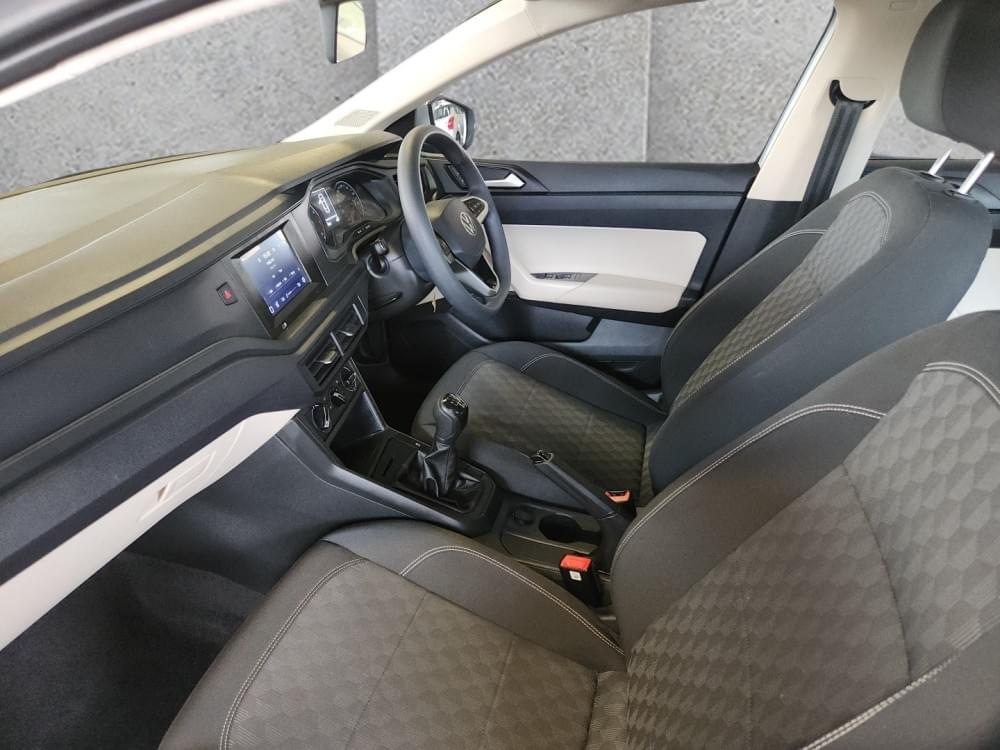 Volkswagen Polo Sedan 1.6 Base