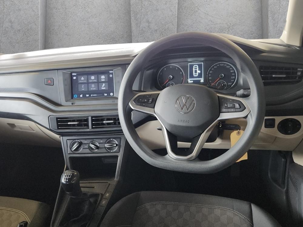 Volkswagen Polo Sedan 1.6 Base