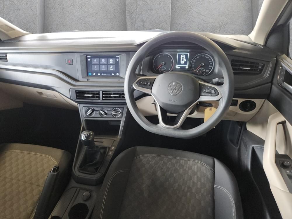 Volkswagen Polo Sedan 1.6 Base