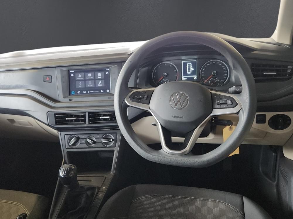 Volkswagen Polo Sedan 1.6 Base