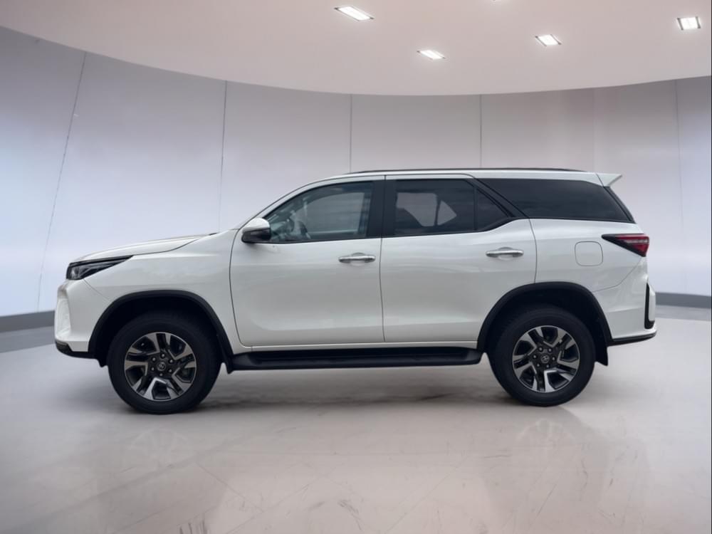 Toyota Fortuner 2.4 Gd-6 Rb At